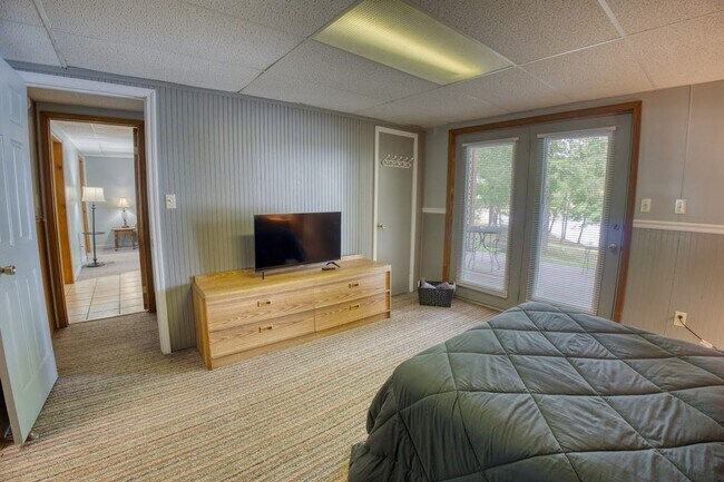 Building Photo - Monthly Waterfront Cabin with Slip