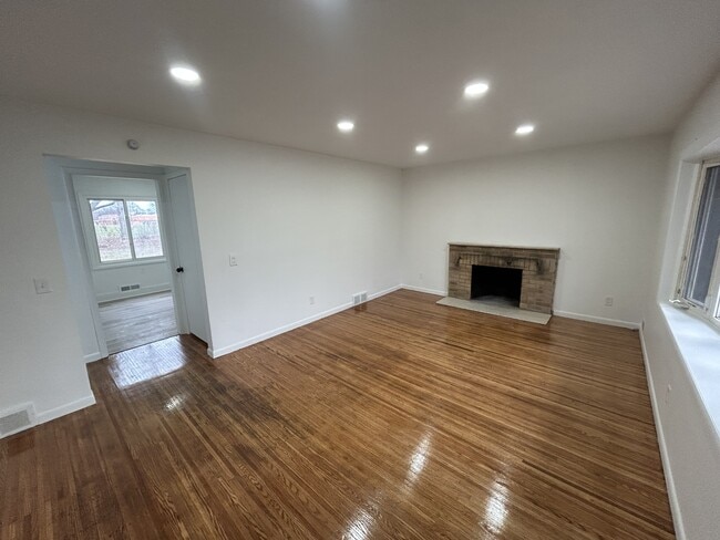 Building Photo - 254 W Craig Hill Dr