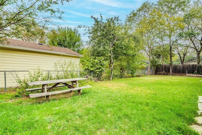 Building Photo - 512 E 49th St