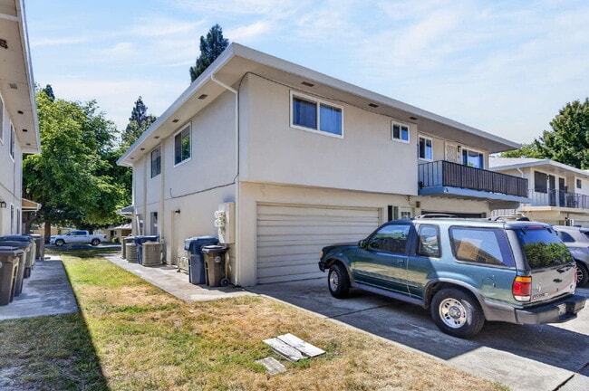 Building Photo - Charming 2-Bed Condo Retreat in Citrus Heights