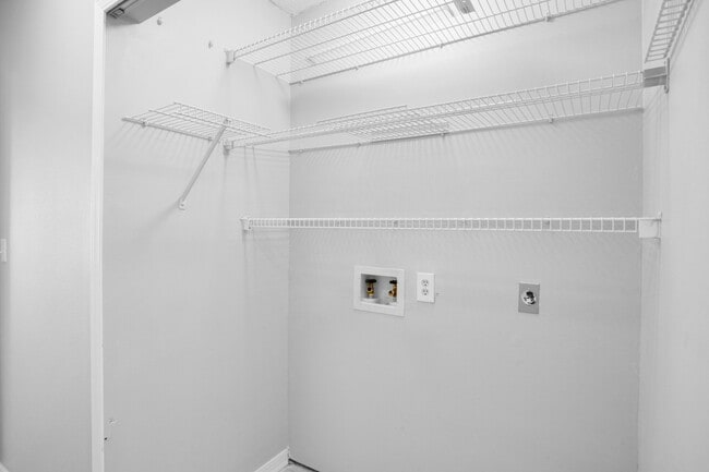 Building Photo - 319 L'Atrium Dr