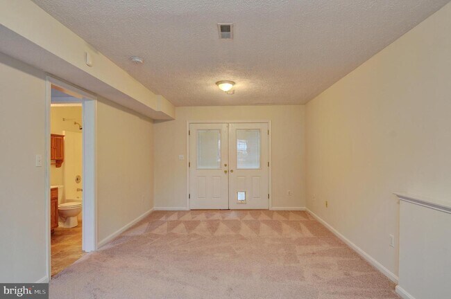 Building Photo - 121 Deer Hill Ct