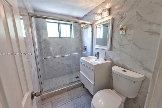 Building Photo - 7845 NE Bayshore Ct