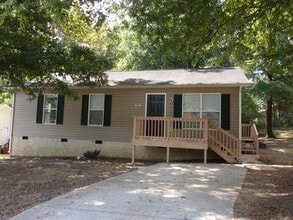 Building Photo - 3 Bedroom 1 Bath Home - Recently Refreshed