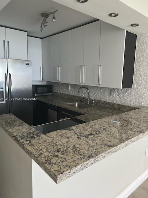 Building Photo - 2899 Collins Ave