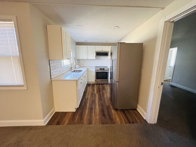 Building Photo - 1700 W University St