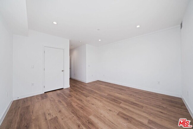 Building Photo - 6336 Beck Ave