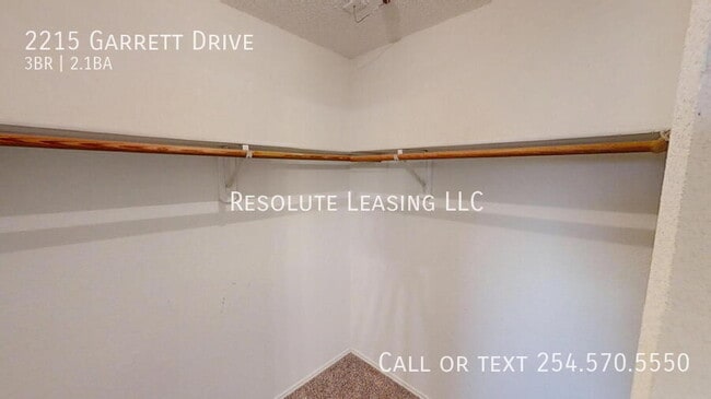 Building Photo - 2215 Garrett Dr