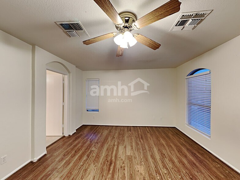 Building Photo - 11439 E Persimmon Ave