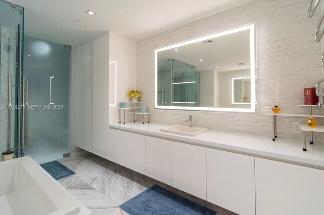 Building Photo - 701 N Fort Lauderdale Beach Blvd