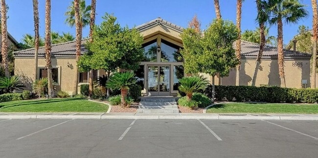 Building Photo - SOUTHWEST - SUNSET CLIFFS