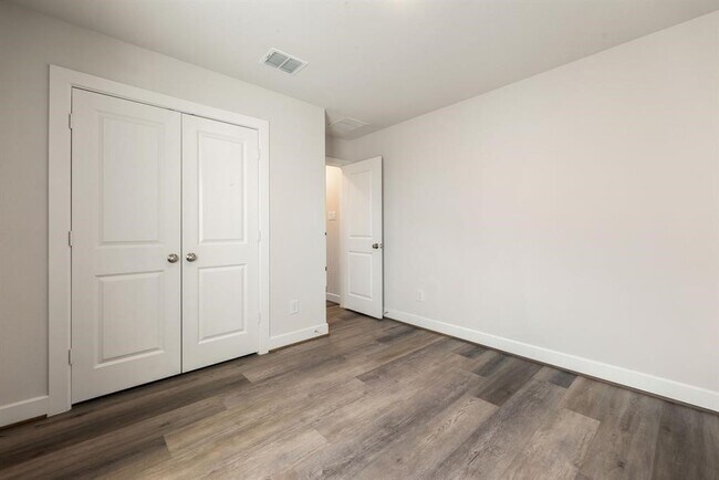 Building Photo - 20914 Kadefield Dr