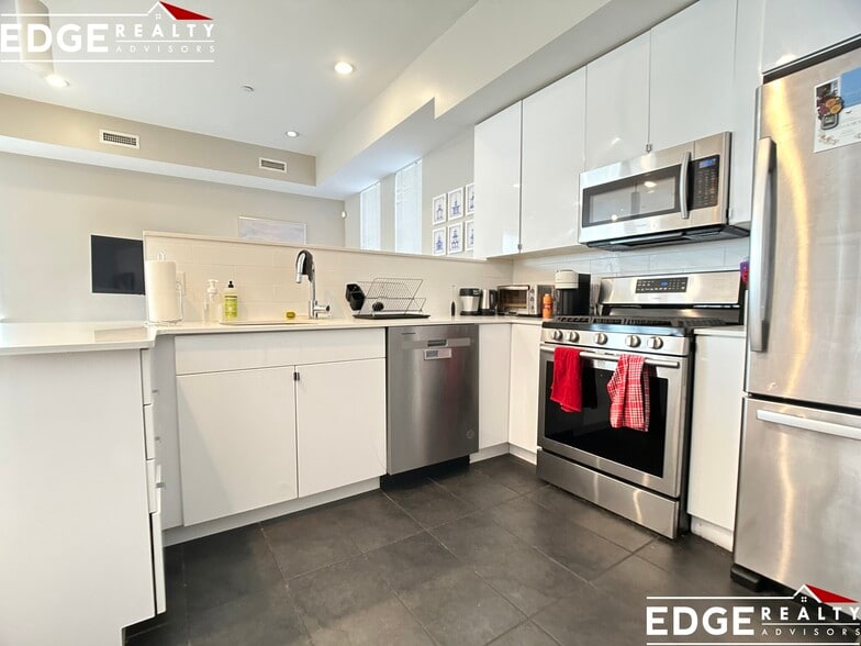 Building Photo - 57 Glenville Ave