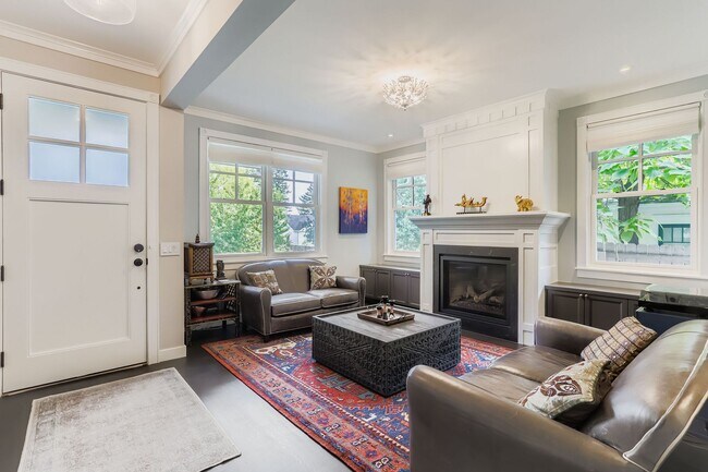 Building Photo - Beautiful Fully Furnished New Build in Newlands