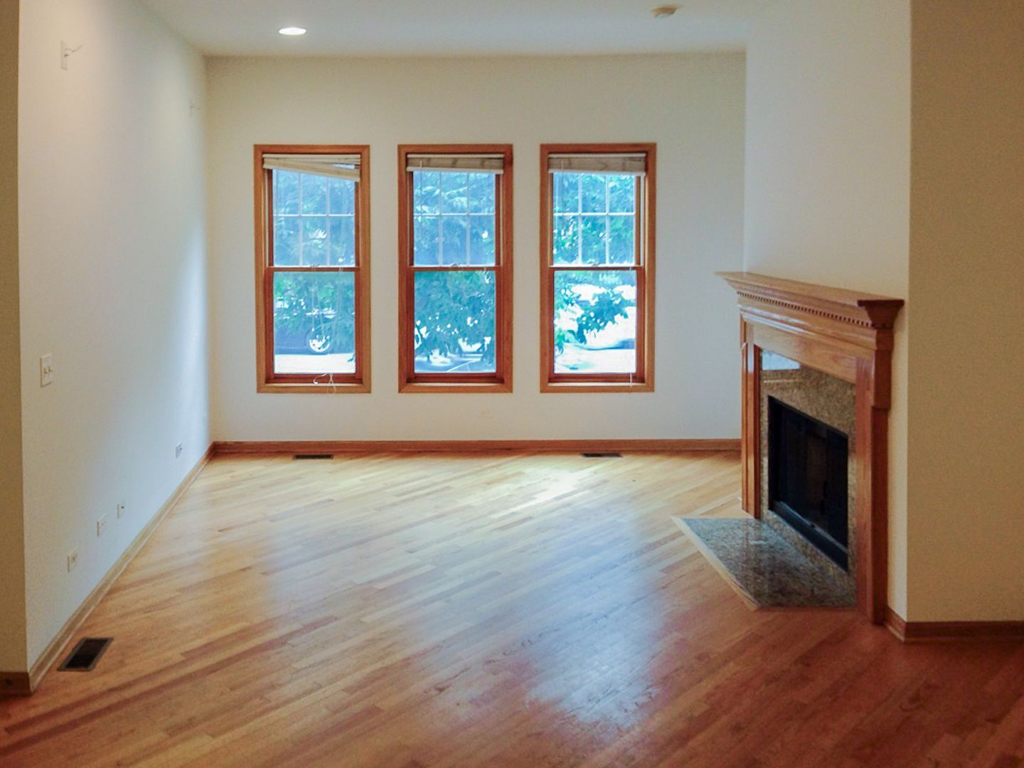 Building Photo - 1321 W Belmont Ave