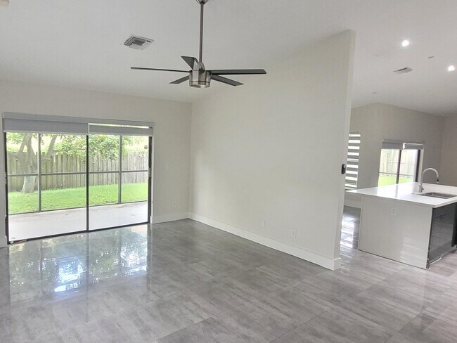 Building Photo - 5460 Hawkes Bluff Ave