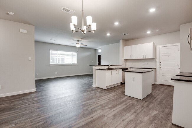 Building Photo - AVAILABLE NOW! GORGEOUS 3 BEDROOM DUPLEX LOCATED IN MIDLOTHIAN ISD!