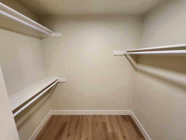 Building Photo - Gorgeous Remodeled 3 bed 2.5 bath in West ...