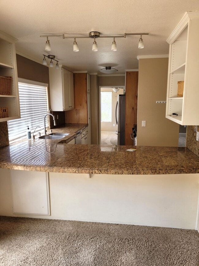 Building Photo - Spacious Home In A Great Location