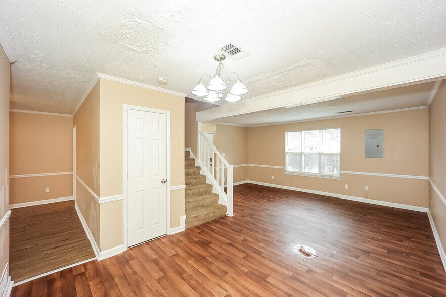 Building Photo - 8194 Canyon Forge Dr