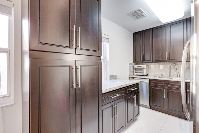Building Photo - 509 Capri Dr