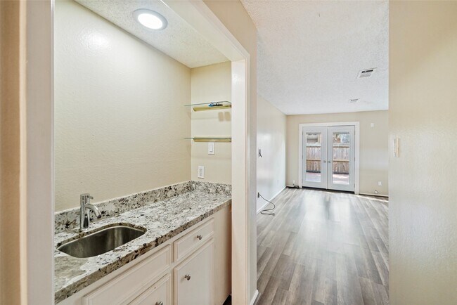 Building Photo - 5836 Sampley Way