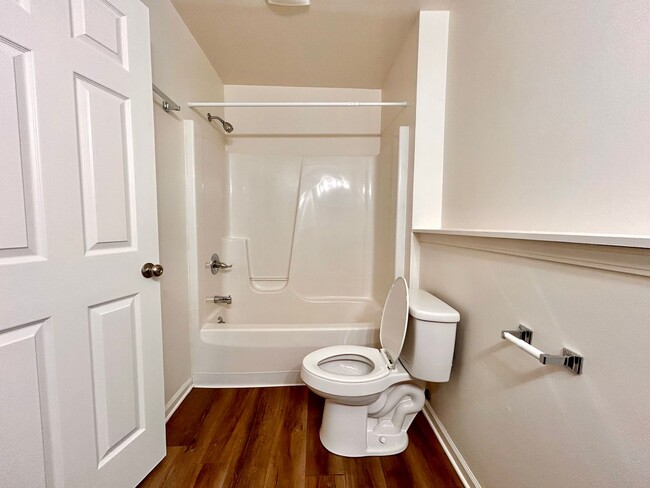 Building Photo - Four Bedroom Duplex in Cascade