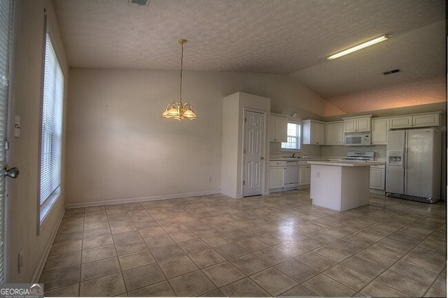 Building Photo - 3230 Kylay Ct NE