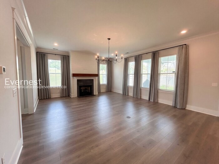 Building Photo - 640 Henry Ln