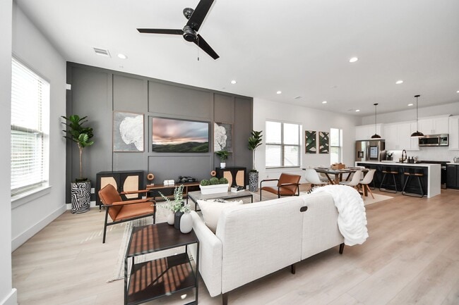 Building Photo - 2524 Live Oak St