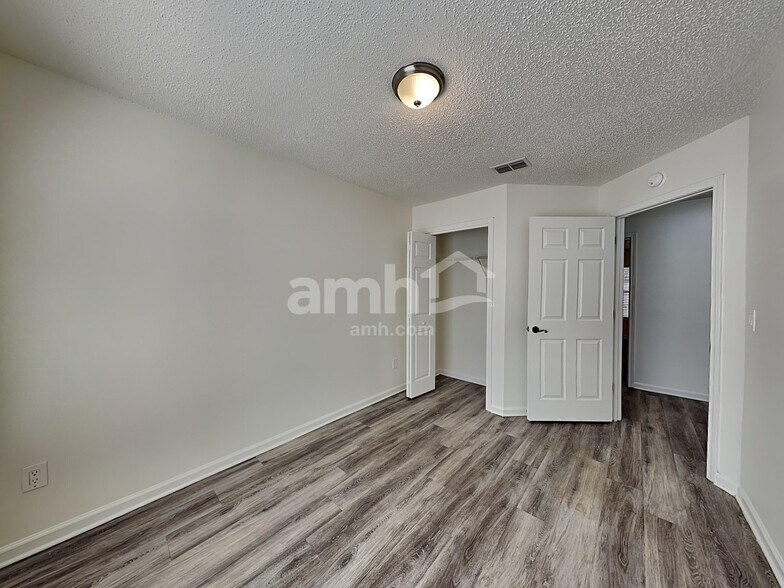 Building Photo - 3275 Guernsey Ct