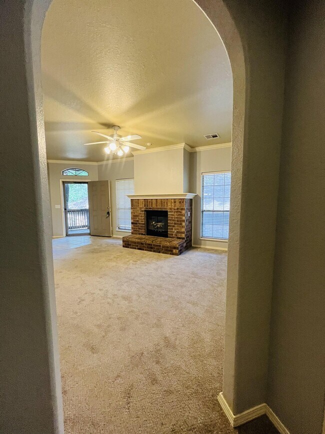 Building Photo - 1718 Windhill Ave