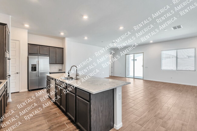 Building Photo - 10858 W Yates Ln