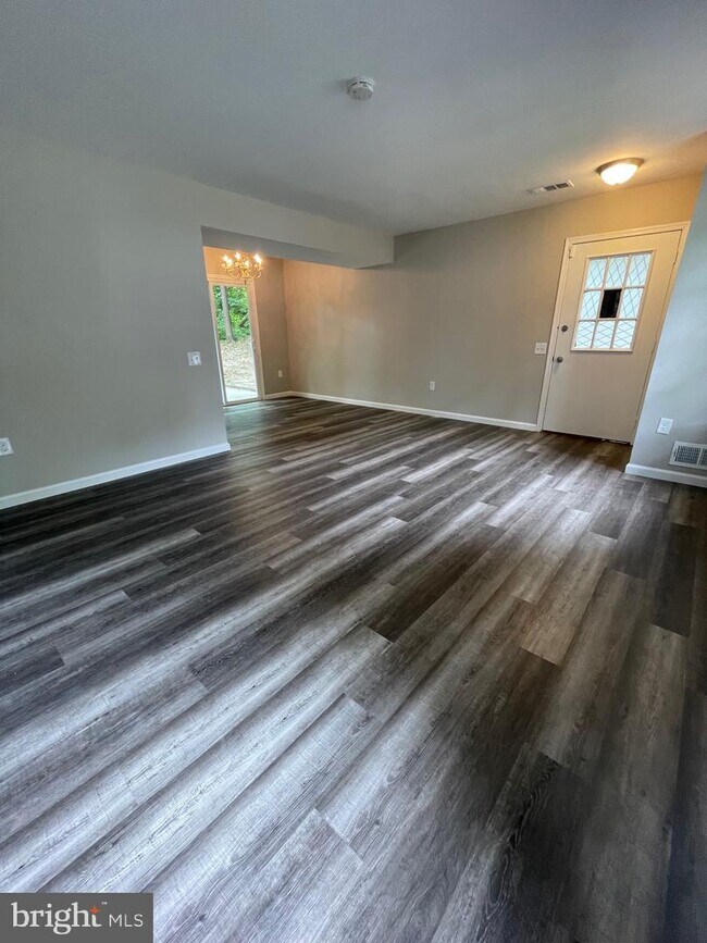 Building Photo - 775 Hatfield Ct