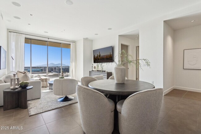 Building Photo - 15215 N Kierland Blvd