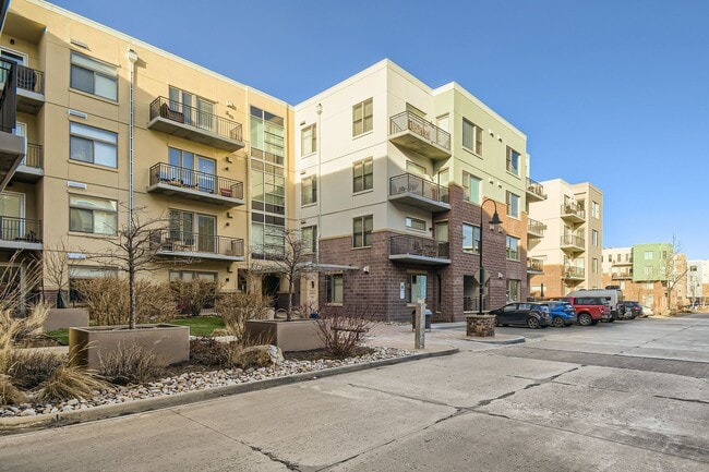 Building Photo - Modern 1 BDR in Peloton - Ground Floor - Full Accessible