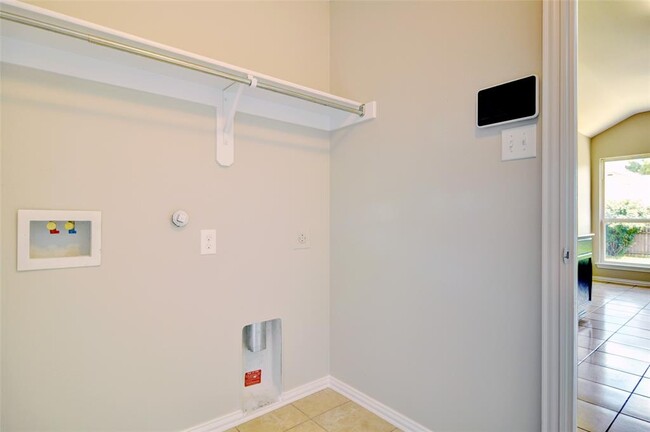 Building Photo - 120 Hamilton Dr