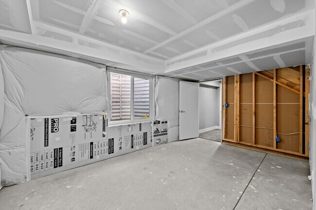 Building Photo - 5230 Stuart St