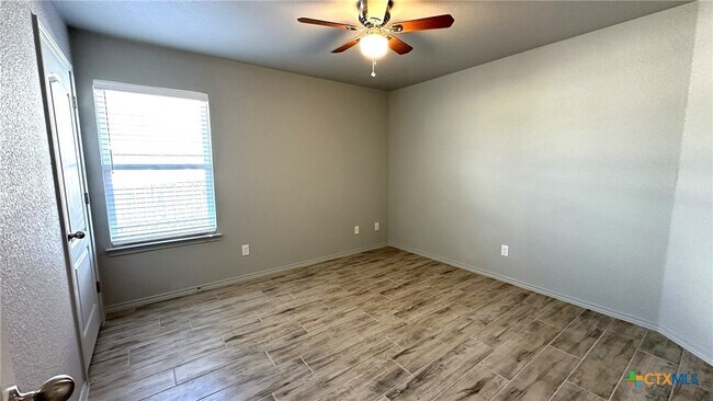 Building Photo - 127 Cameron Dr