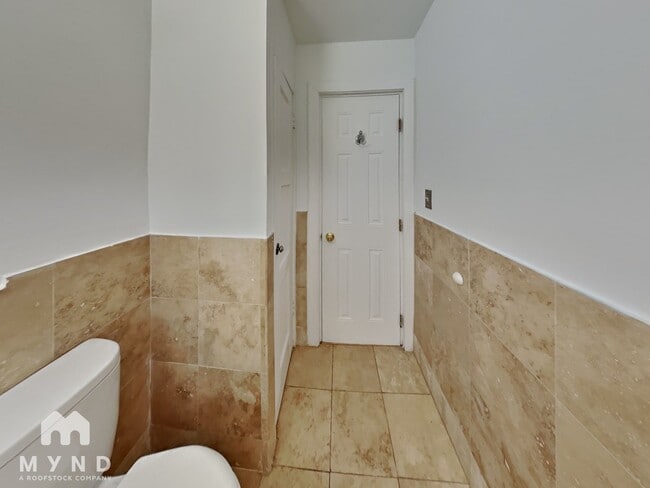 Building Photo - 904 Ferndale Cir NE