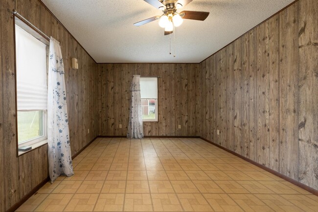 Building Photo - 865 Verdi Rd