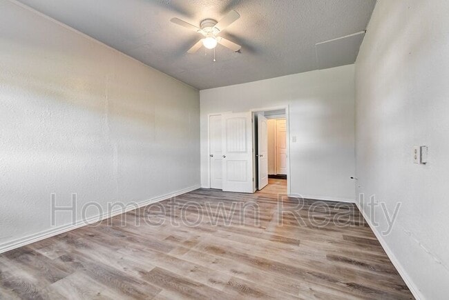 Building Photo - 412 Monroney Dr