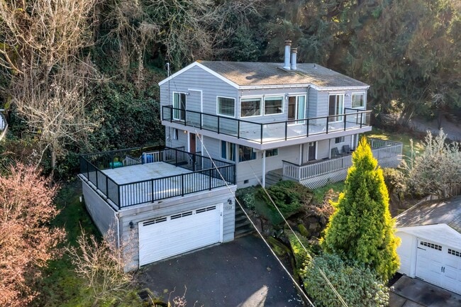 Building Photo - Stunning Sound & Olympic Mountain View Home in North Admiral