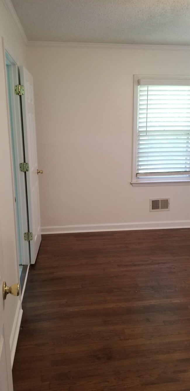 Building Photo - 1620 Riverside Dr