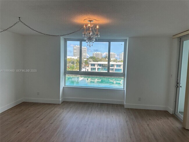 Building Photo - 9501 E Bay Harbor Dr