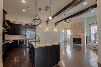 Building Photo - 910 Snover St