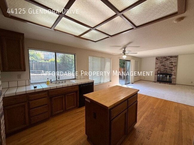 Building Photo - 44125 Glendora Dr