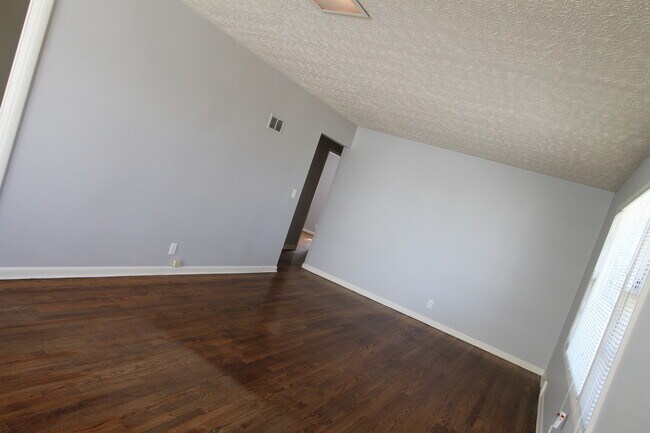 Building Photo - 2511 N 70th Ave