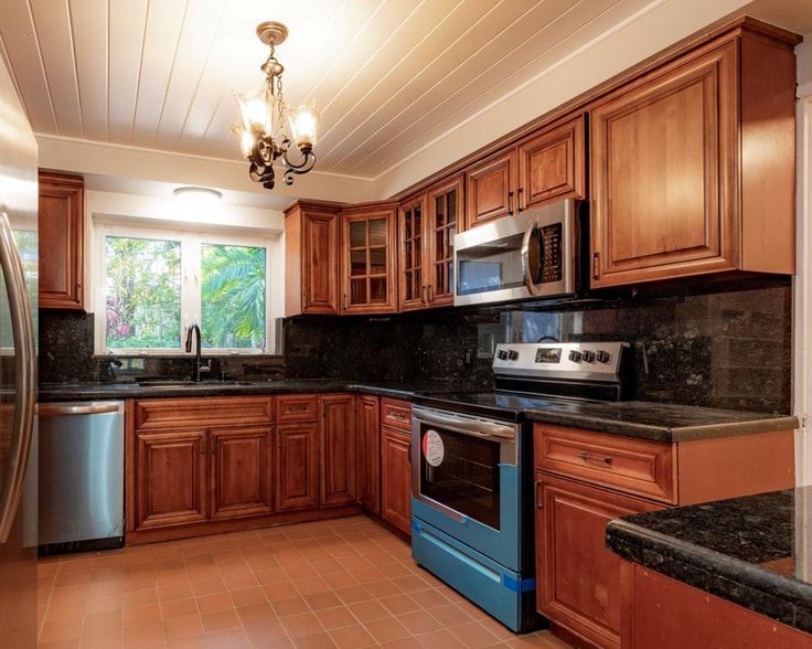 Building Photo - 1350 Mendavia Ave