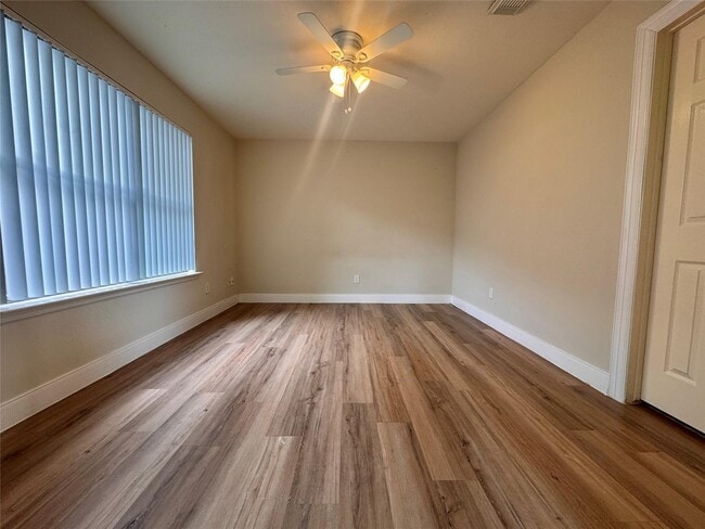 Building Photo - 8530 Regalbrook Dr